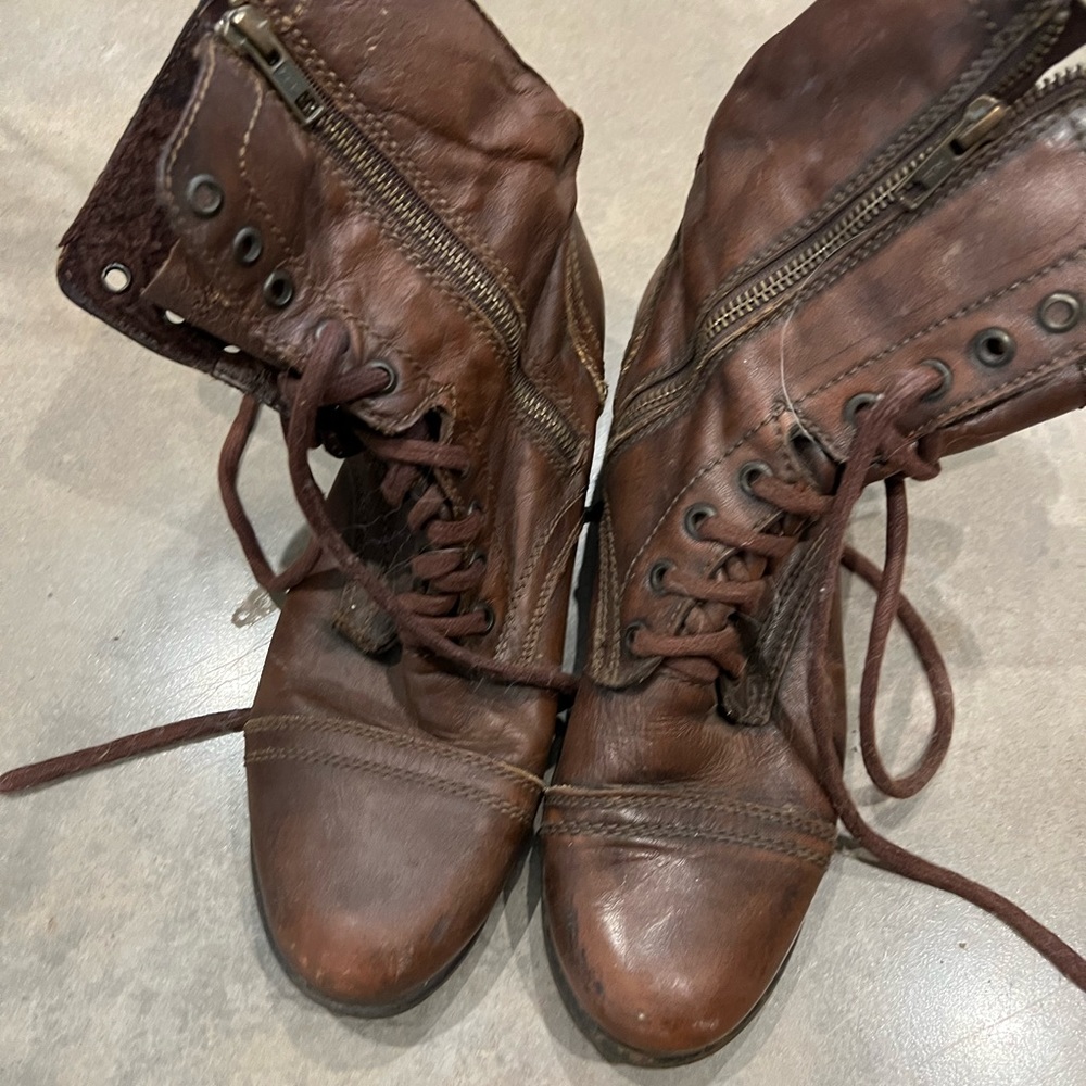 Steve Maddens leather boots